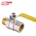Suministre la válvula de gas de cobre amarillo de alta calidad DN15 Válvula de bola de cobre de la manija de control larga del hierro